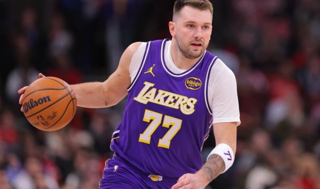 天博体育内容-东契奇46+7+11詹姆斯24+5 湖人客场轻取公牛