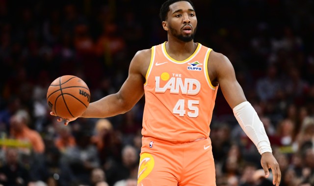 天博体育官网-轻松写意！米切尔16中11得到24分2板8助2断 罚球1中1